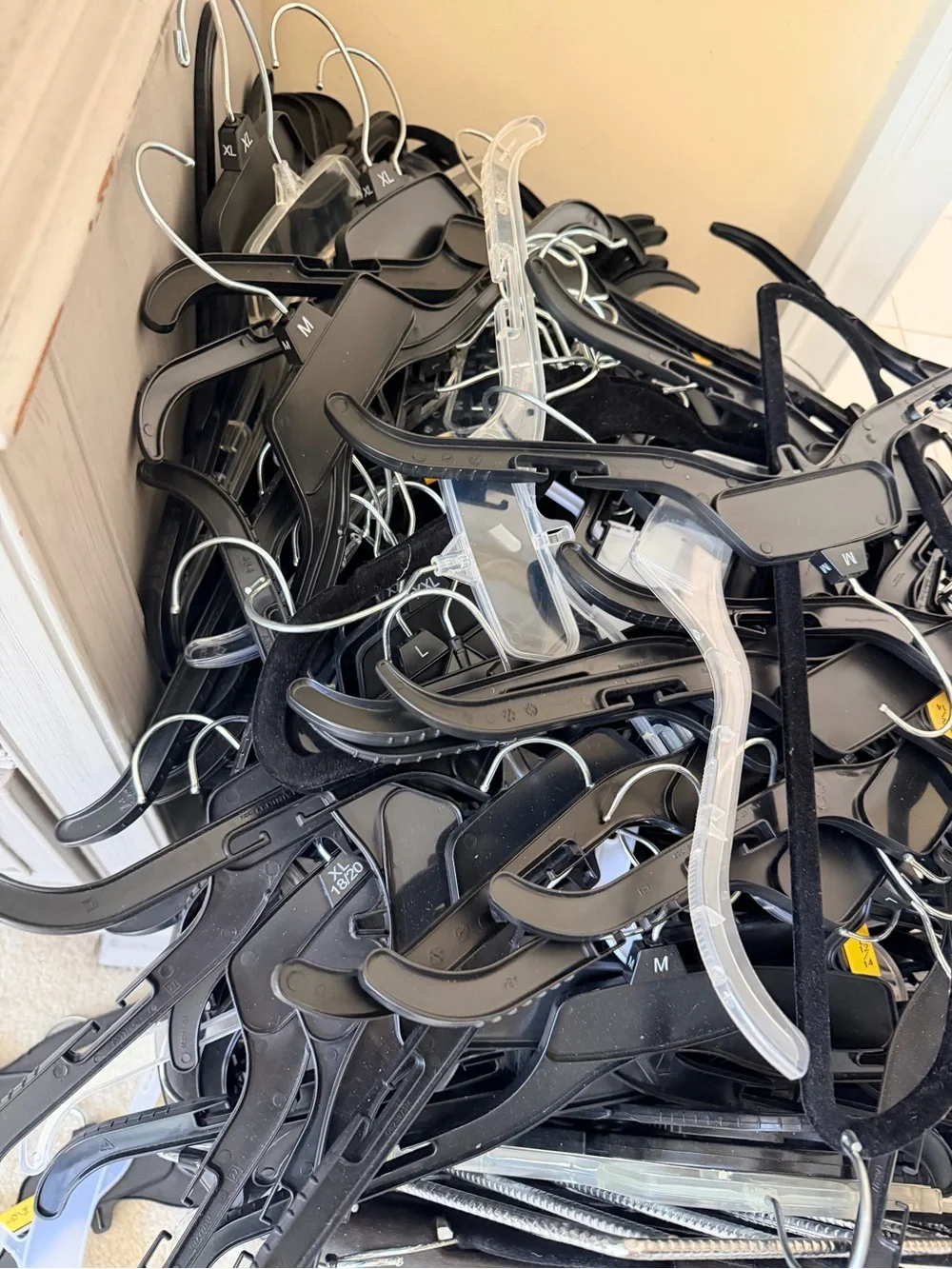 Commercial 25 count Bulk Assorted Black Plastic Clothing Hangers Swivel GUC